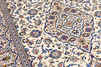 A CARPET, Kashan, ca 300 x 195 cm.