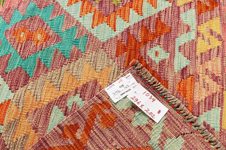 A Kilim carpet, c. 296 x 202 cm.