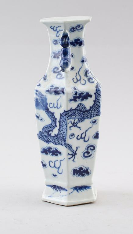 VAS, porslin, Kina, sannolikt 1800-tal.