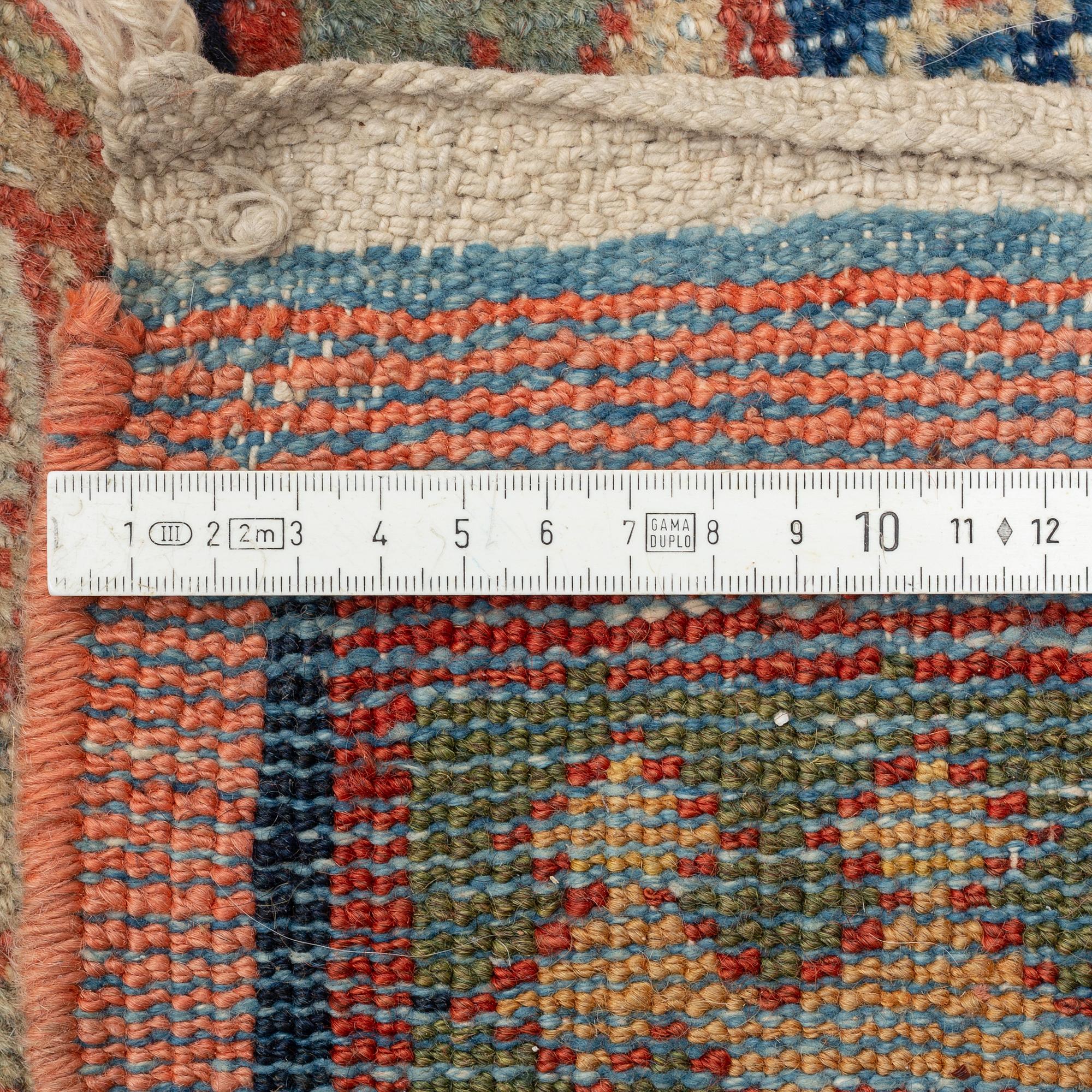 Matta, orientalisk, semiantik, ca 415 x 365 cm.