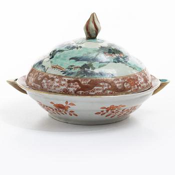 Värmefat med lock, porslin, Kina, Qingdynastin, 1800-tal.