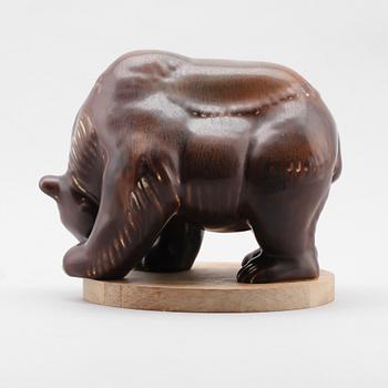 FIGURIN, stengods. Gunnar Nylund, Rörstrand, mongramsignerad, 1900-talets andra hälft.
