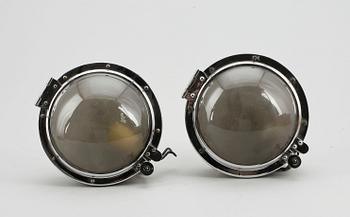 BÅTLAMPOR, ett par, plåt, förnicklad mässing och glas, USA, 1950-tal.