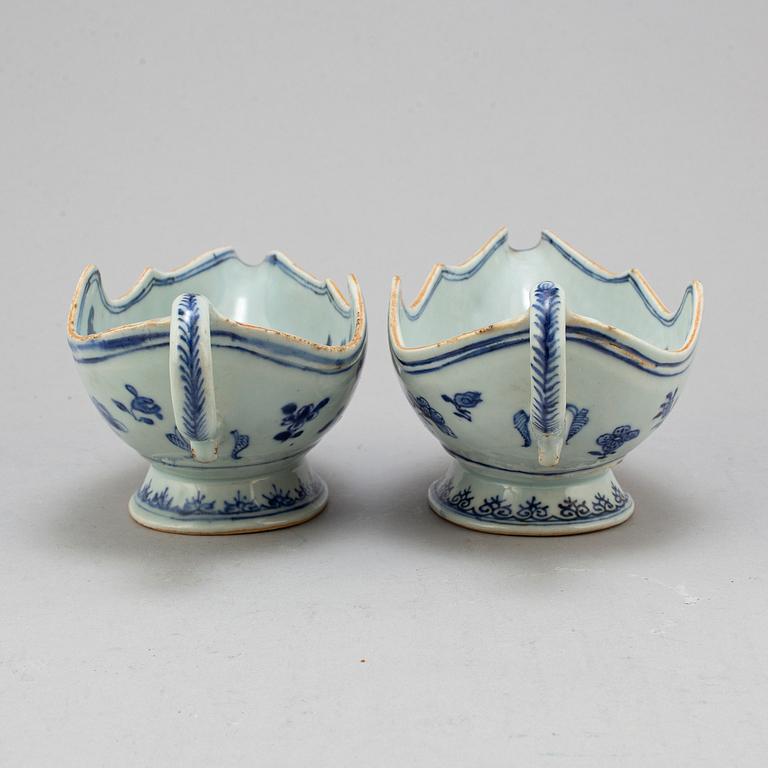 A pair of blue and white export porcelain sauce boats, Qing dynasty, Qianlong (1736-95).