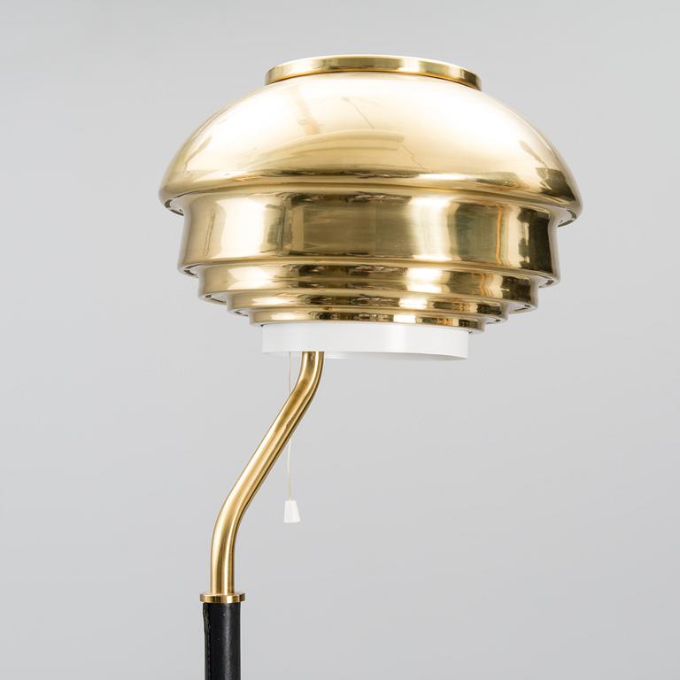 A model A 808 floor light manufactured by Valaisinpaja Oy.