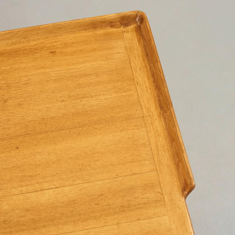 Carl Malmsten, a mid 20th century mahogany desk, cabinetmaker Jörgen Andersson, Djursholm, Sweden.