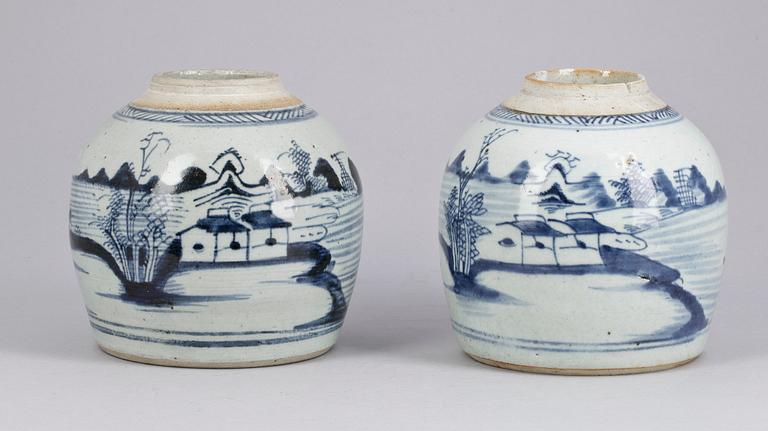 BOJANER, ett par snarlika, porslin, Kina 1800-tal.