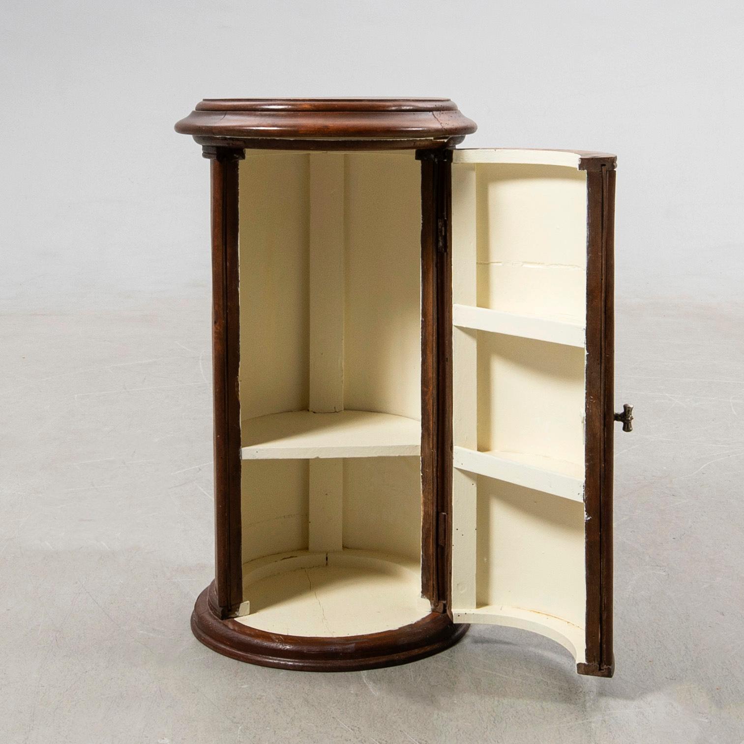 Cabinet, early 20th century.