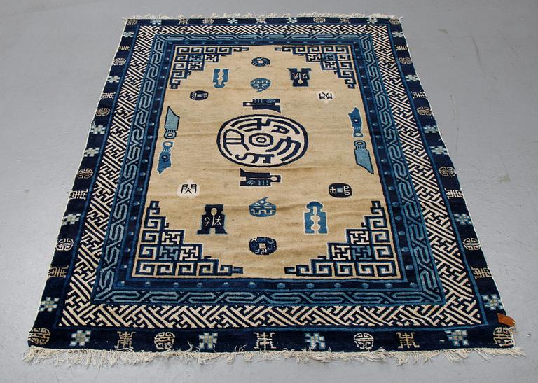 A rug, semi-antique Baotou, China, ca 175 x 108 cm.