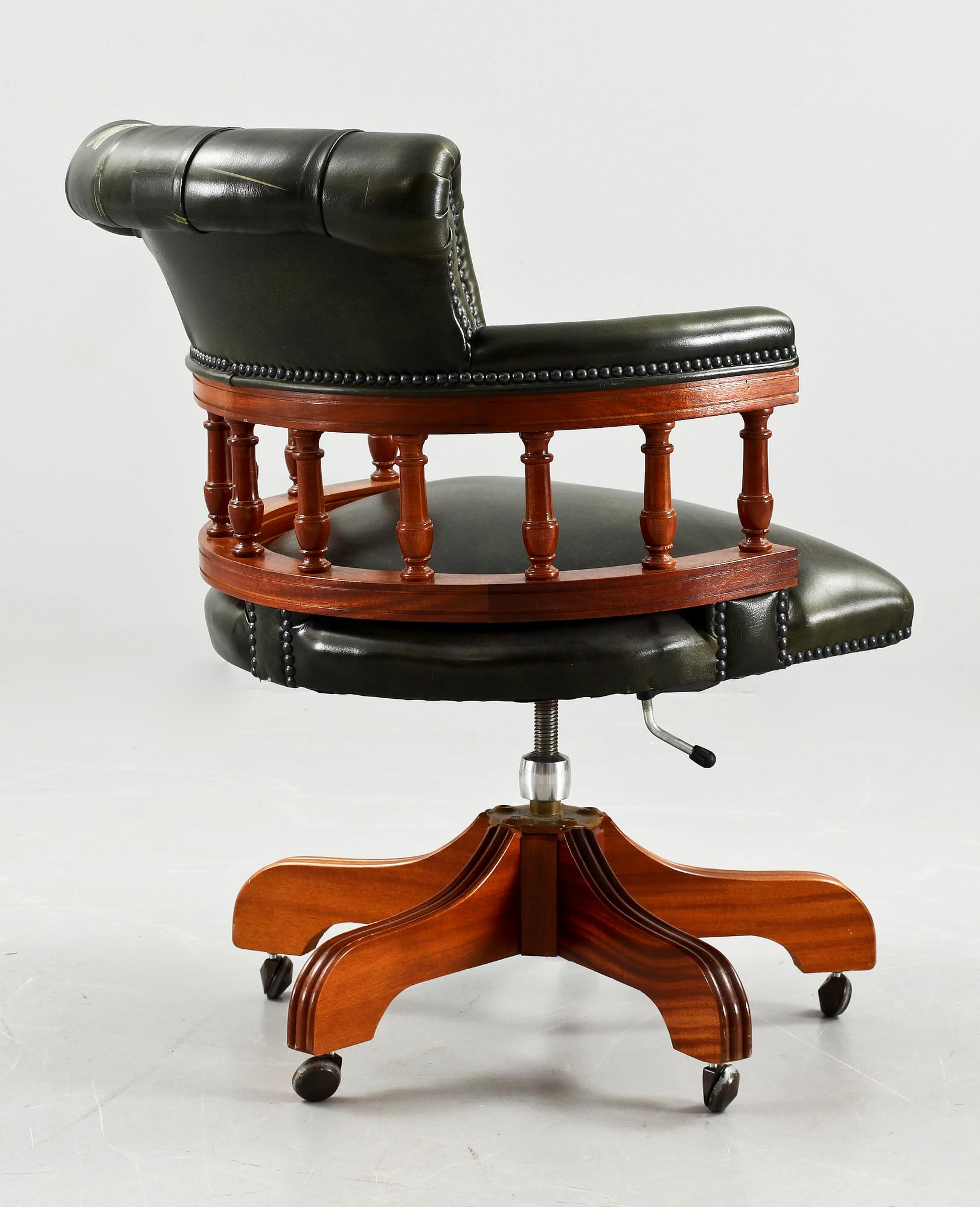 SKRIVBORDSSTOL, engelsk stil, 1900-talets andra hälft.