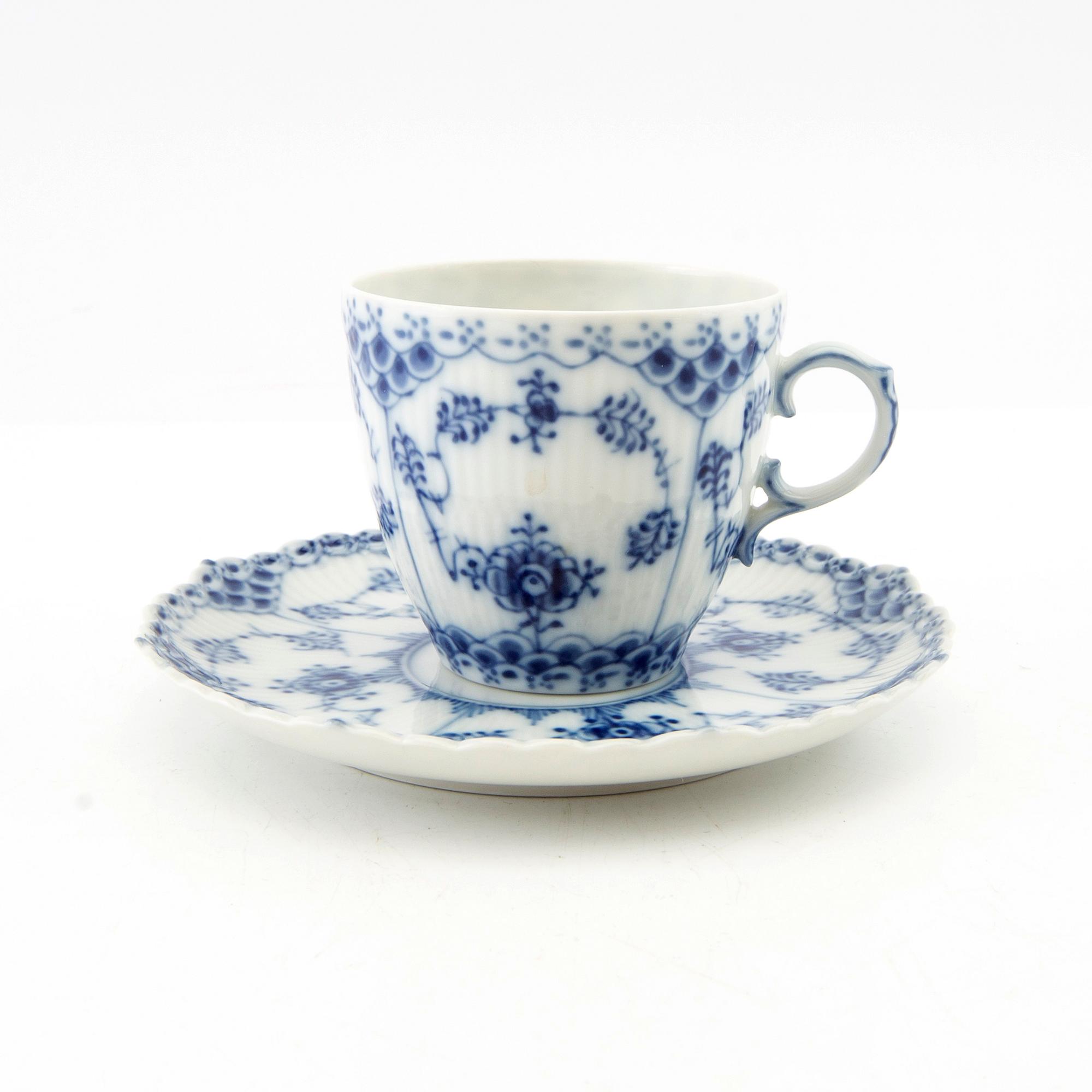 Servisdelar 19 dlr "Musselmalet" hel och havblonde Royal Copenhagen Danmark 1974-1999 porslin.