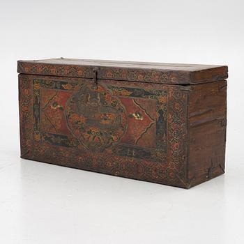 A Chinese chest, 20th century.