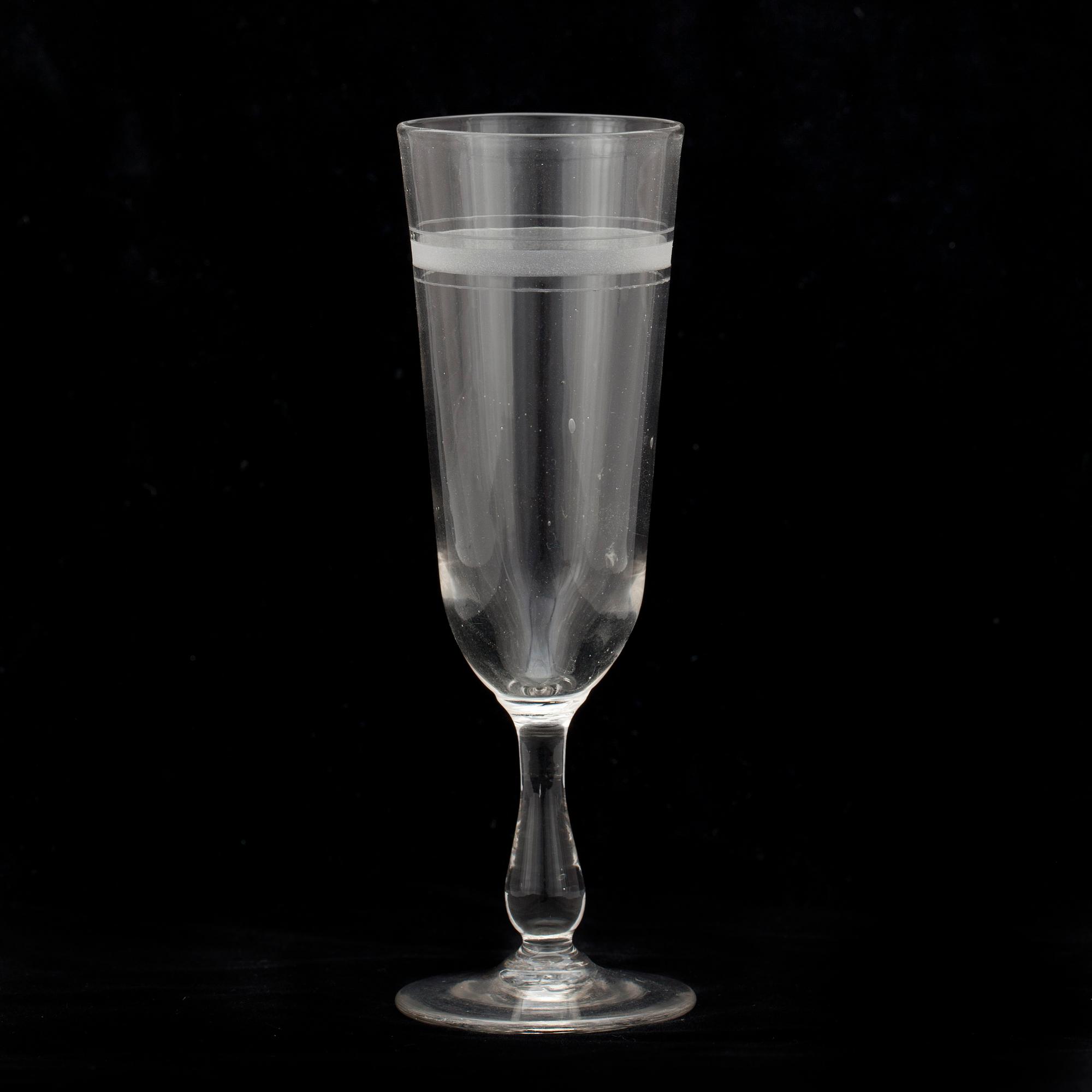 CHAMPAGNEGLAS, 21 st snarlika, 1900-talets första hälft.
