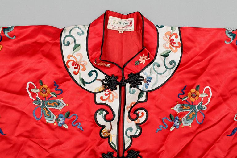 KIMONO, 2 st, Kina och Japan, 1900-talets andra hälft.