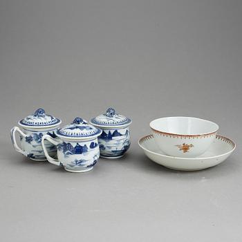 TEKOPP med FAT samt  CREMEKOPPAR 3st, porslin 1700-tal och tidigt 1800-tal.