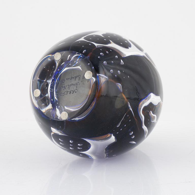 Edvin Öhrström, a 'Flickan och duvan' ariel vase, Orrefors 1979.