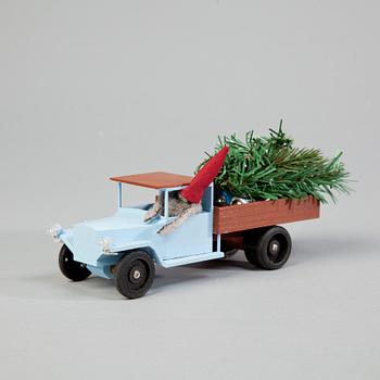 LASTBIL MED TOMTE OCH GRAN, NK 2014, JoAnn Tan Studio.