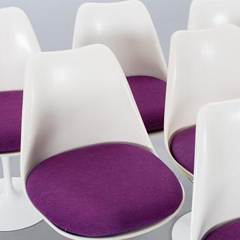 A SET OF 6 EERO SAARINEN "TULIP" CHAIRS.