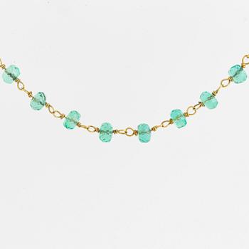 An 18K gold and emerald necklace.