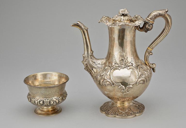 KAFFEKANNA samt SKÅL, silver, England 1800-tal. Tot vikt ca 1170 gram.