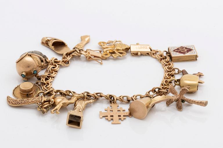 BRACELET with charms, 18K gold, approx 17,5 x 0,5 cm, 35,3 g.