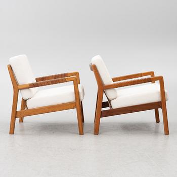 Carl Gustaf Hiort af Ornäs, a matched pair of 'Rialto' lounge chairs, Puunveisto Oy - Träsnideri Ab, Finland, mid-20th century.