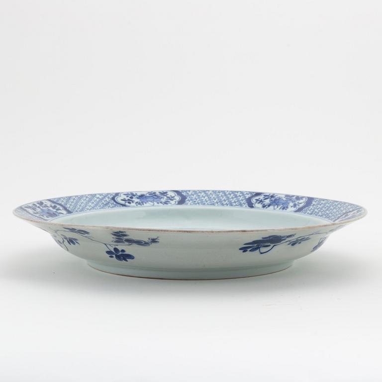 Fat, porslin. Kina, Qing dynastin, Kangxi (1662-1722).
