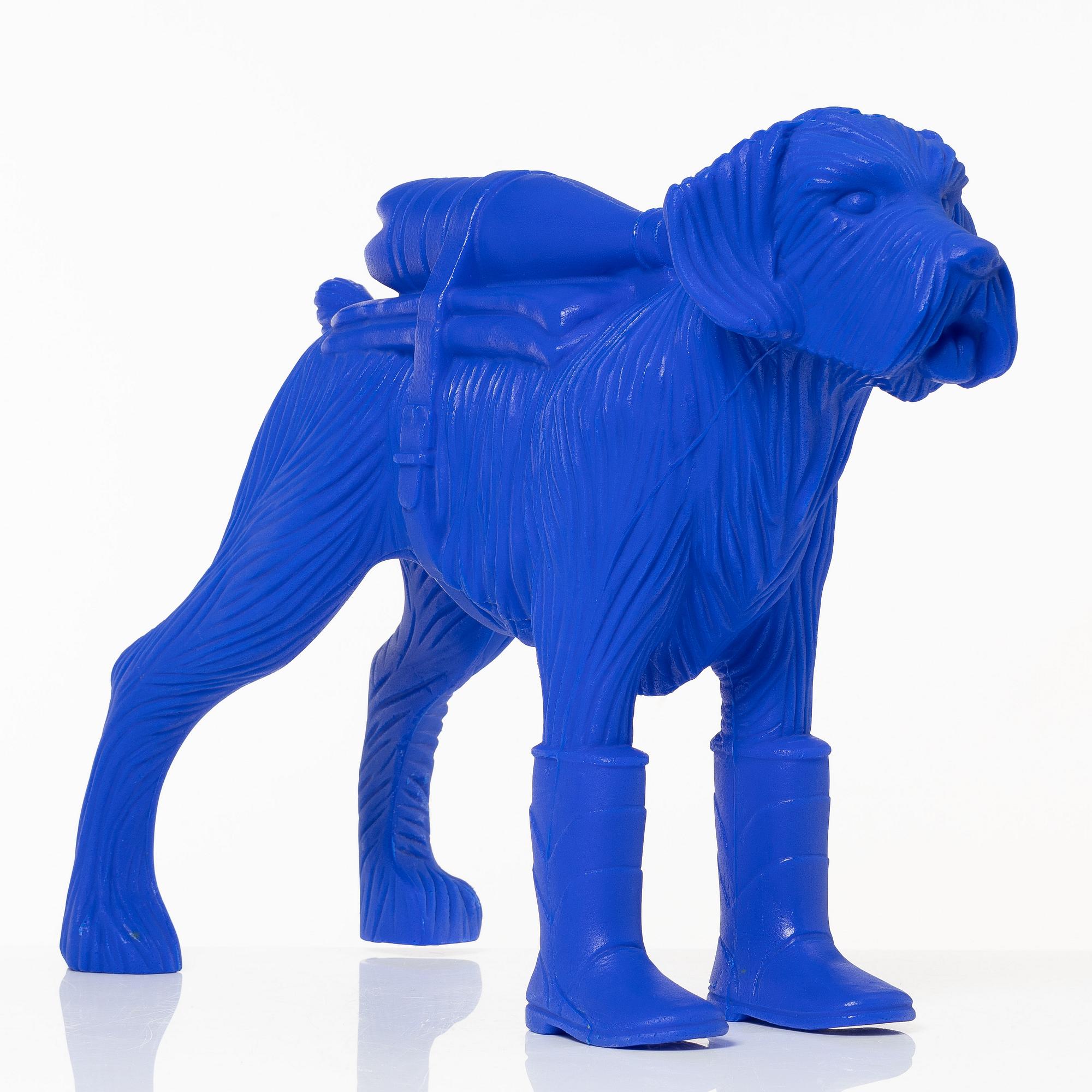 William Sweetlove, "Cloned Schnauzer with water bottle". (Blue).