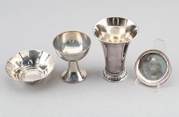 SILVERFÖREMÅL, 4 delar, svenska stämplar 1900-tal. Vikt ca 424 g.