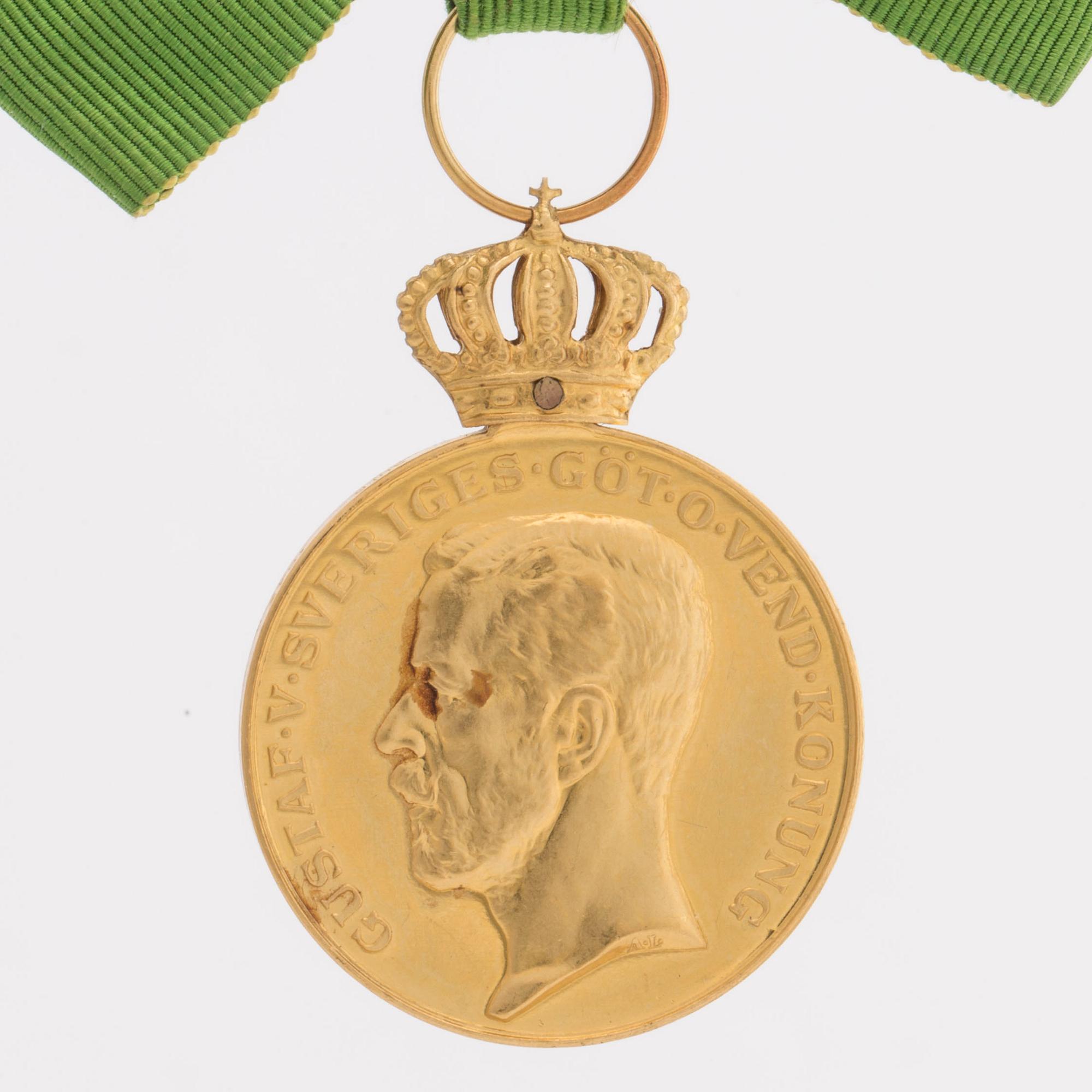 MEDALLION, 18K gold, Kungliga Patriotiska Sällskapet, ca 19 g, J Pettersson Stockholm 1948.