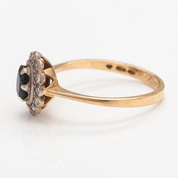 An 18K gold ring with a sapphire and diamonds ca. 0.24 ct in total.