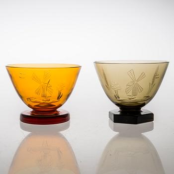 GÖRAN HONGELL, SKÅLAR, 2 st, glas, den ena signerad G.H Karhula. 1930-tal.