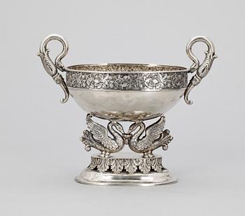 SKÅL PÅ FOT, silver, senempire, otydl stämplar, troligen Tyskland och 1800-talets första hälft/mitt. Vikt ca 330 gram.