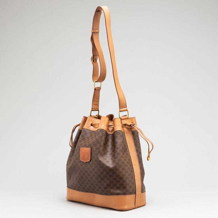 CÉLINE, a bucket bag.