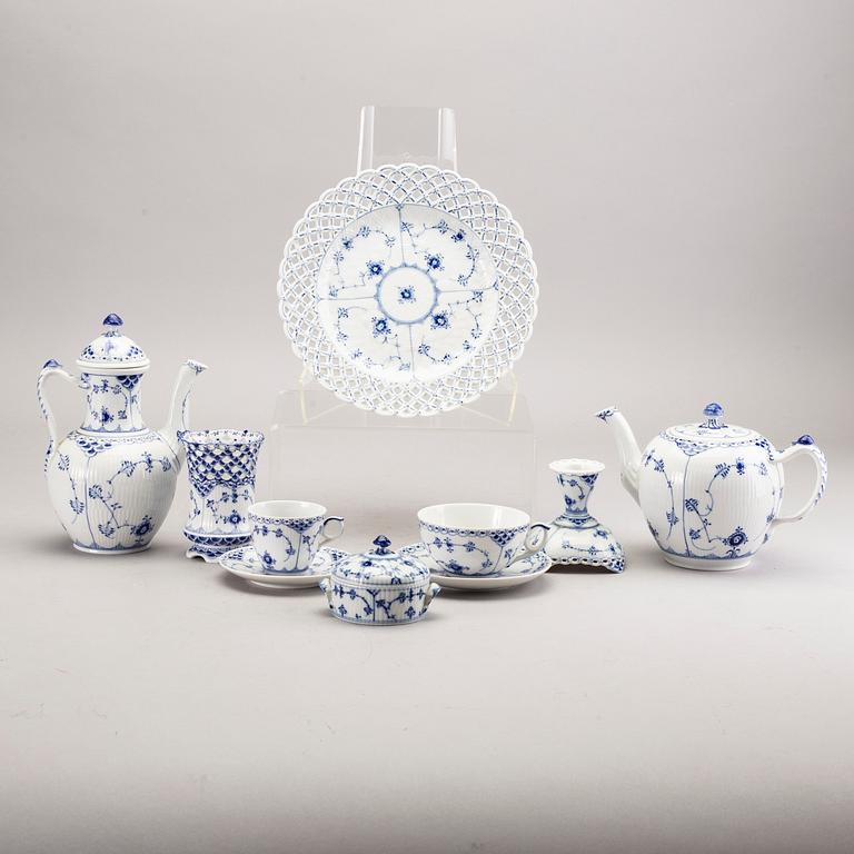 A TEA- AND COFFEESET MUSELMALET ROYAL COPENHAGEN 42 PCS.
