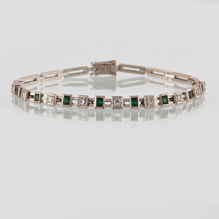 ARMLÄNK, 18K vitguld med 9 briljantslipadediamanter samt 8 smaragder, Georg Perenyi Lawepe, Stockholm, 1961. Vikt 13,1 g.