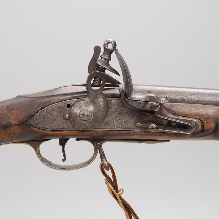Flintlåsmusköt, brittiskt m/1794 med bajonett, svenskt s.k. subsidiegevär.