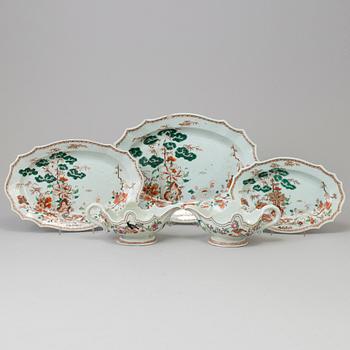 2 sauce boats, 3 dishes, China, Qianlong (1736-1795).