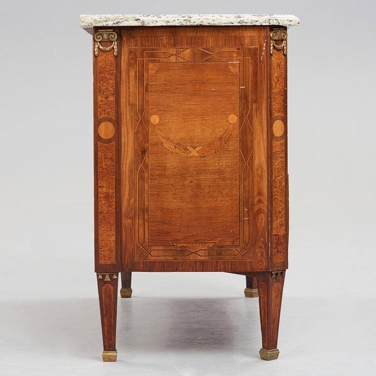 A Gustvian late 18th century commode attributed to Anders Lundelius.