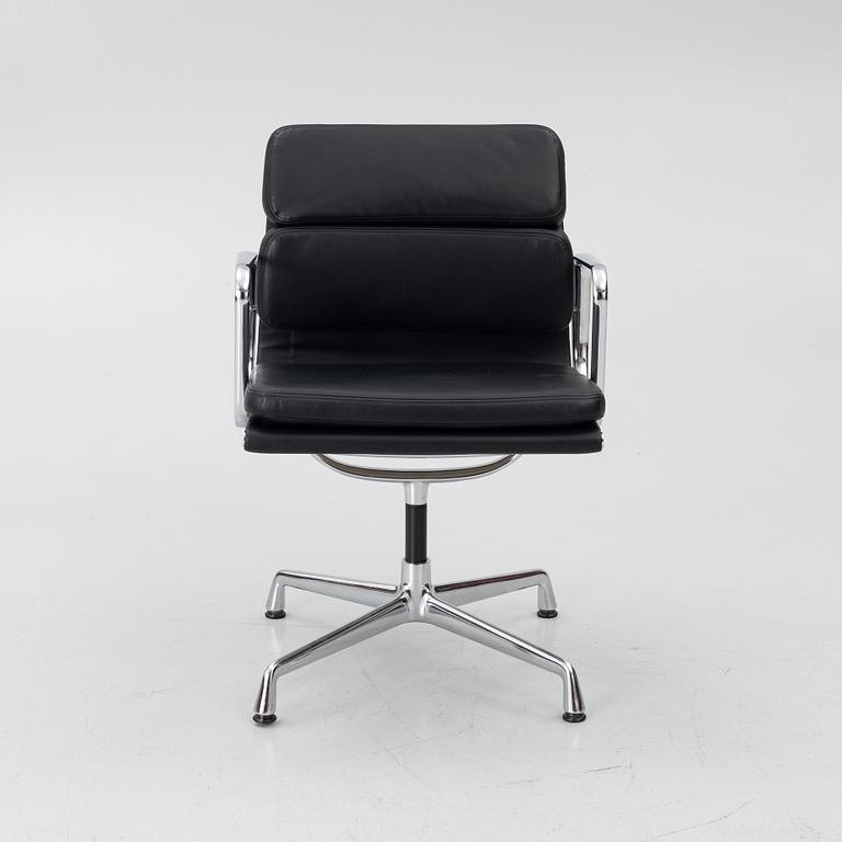 Charles & Ray Eames, Chair, “Soft Pad Alu Chair”, model EA208, Vitra.