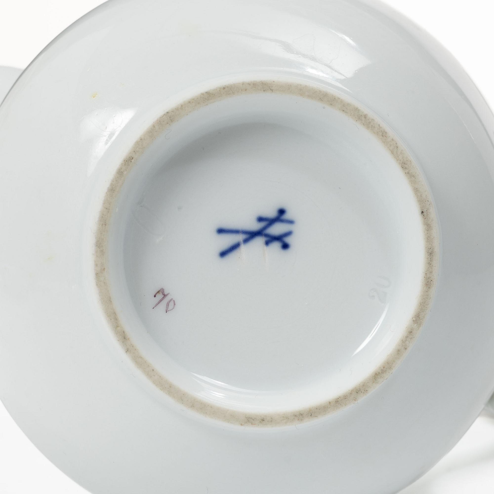 Meissen, Tea and coffee service, approx. 93 pieces, porcelain, “Meissen Rose” (Rote Rose/Meissener Rose).