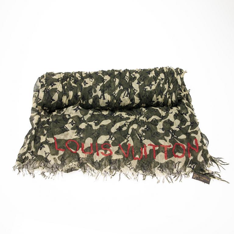 SCARF, Louis Vuitton.