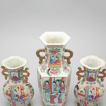 Three porcelain vases from China, late 19th century.