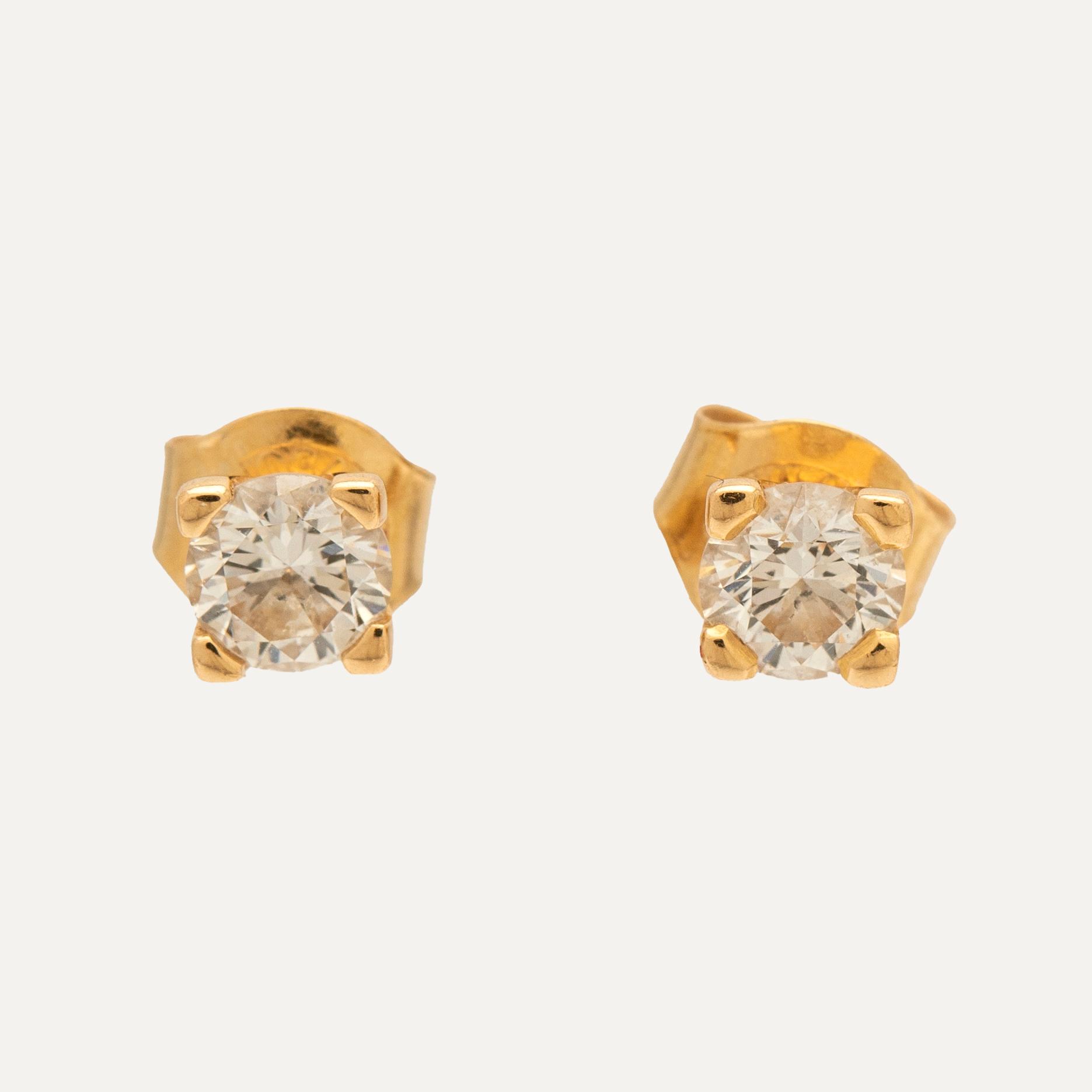 Örhängen, ett par, 18K guld med diamanter.