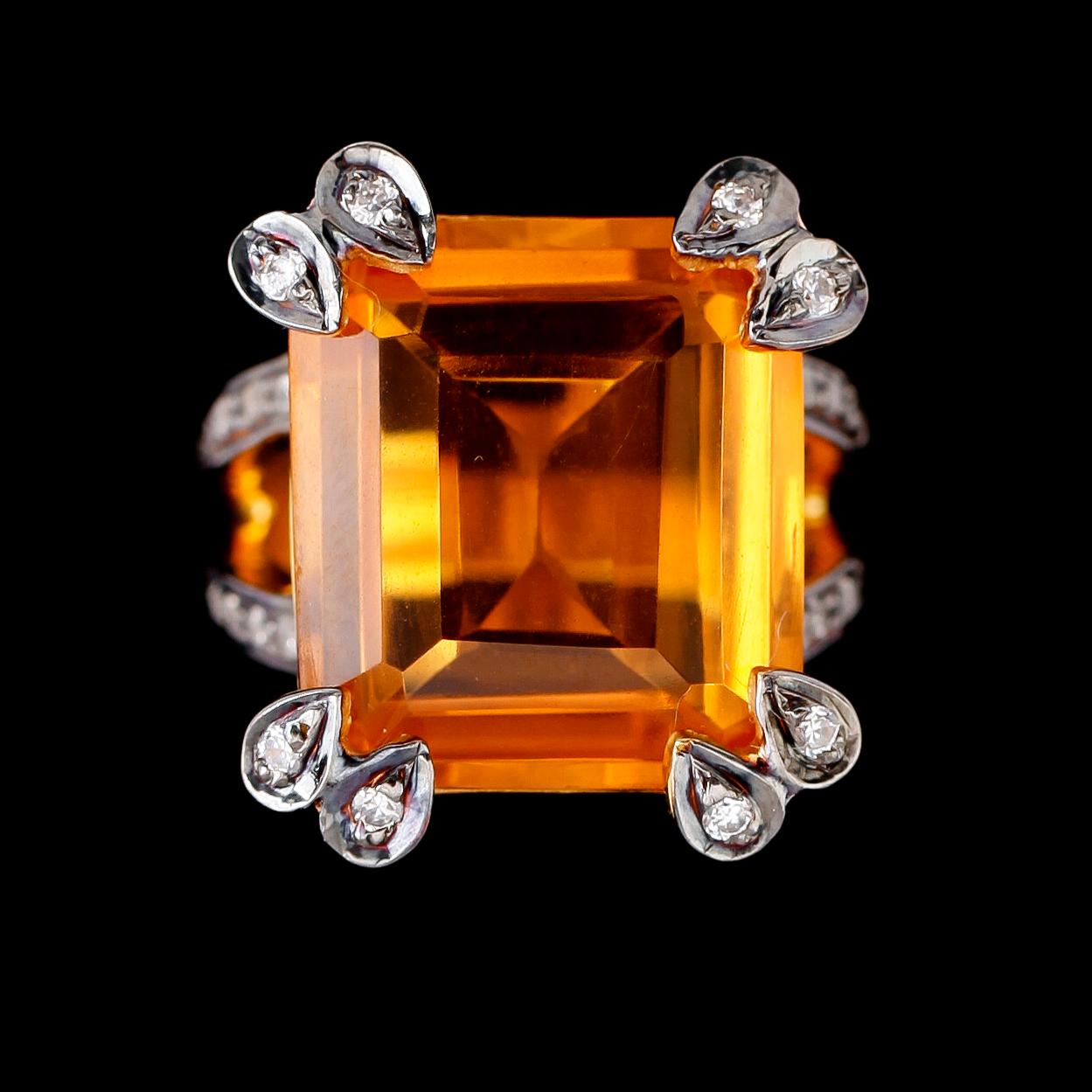 RING, förgyllt silver, citrin ca 16.00 ct, vita stenar.