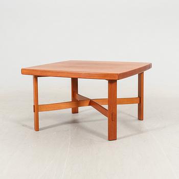 An Alberts 1960/70s teak coffee table.