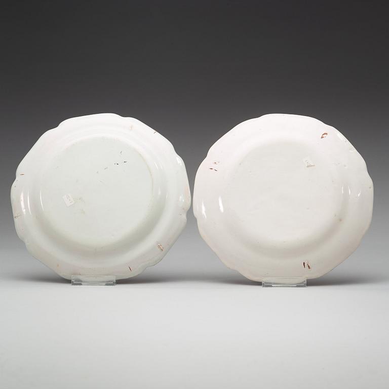 TALLRIKAR, två stycken, fajans. Kiel, omkring 1770.