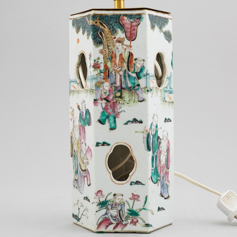 A famille rose table lamp made out of a lantern, and a teapot, dish and jar, late Qing dynasty.