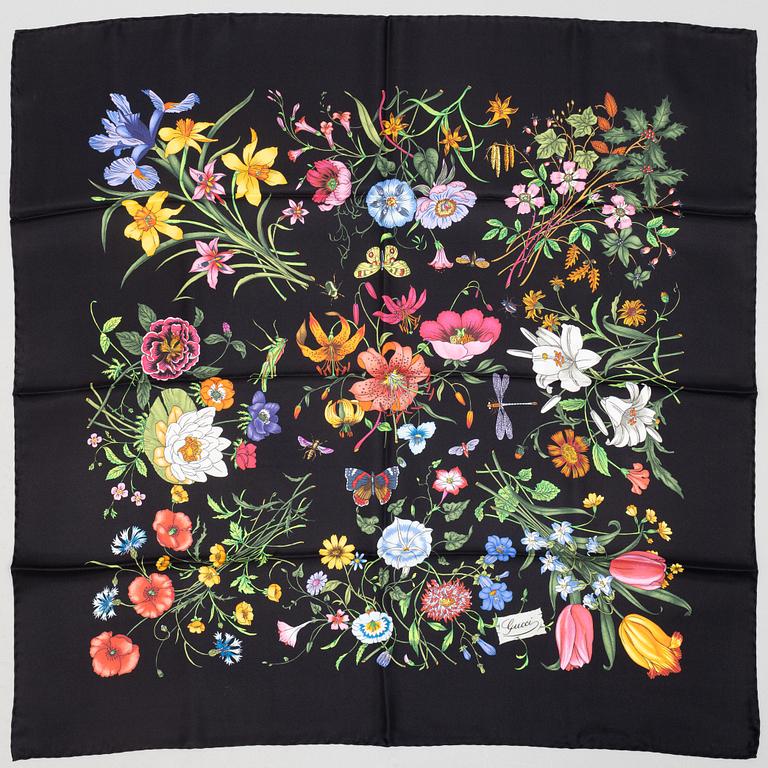 Gucci, a 'Flora' twill silk scarf.