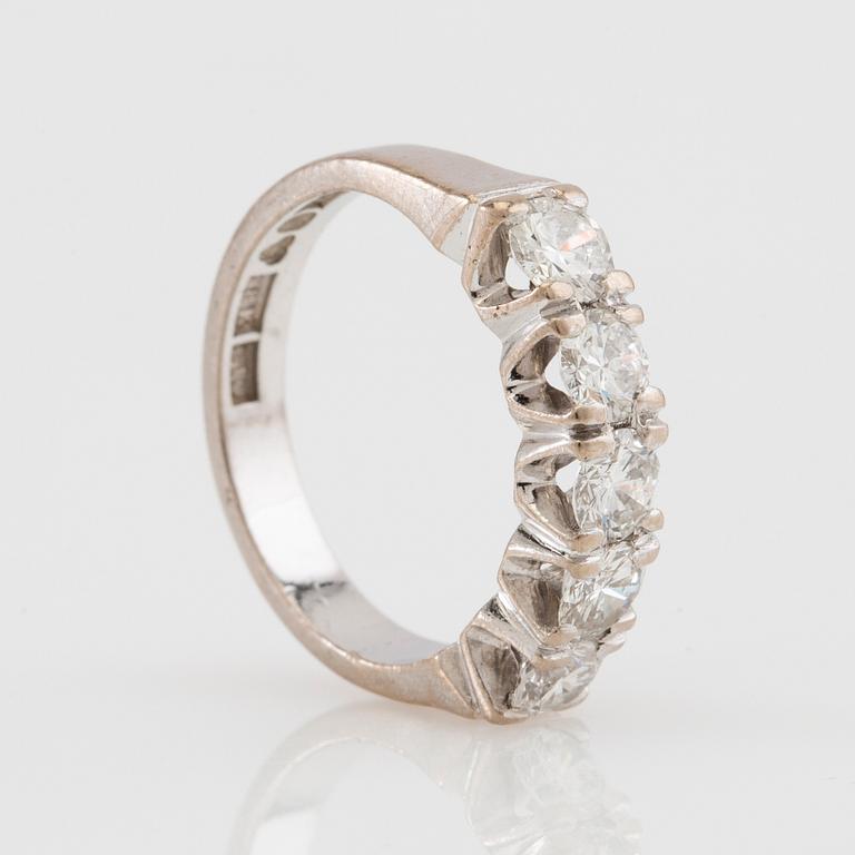 Ring 18K vitguld med diamanter ca 1,00 ct.